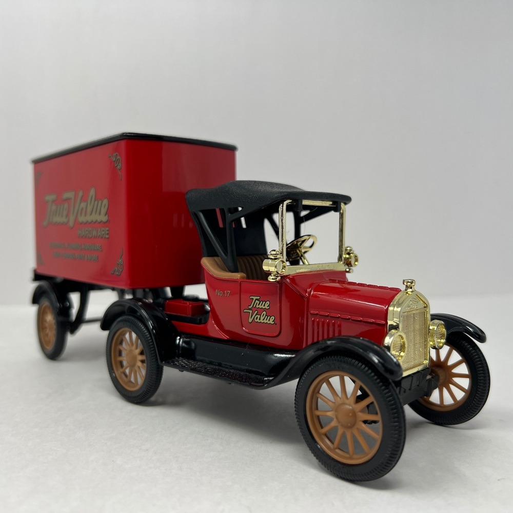 ERTL 1918 Ford Model T Tractor Trailer Red True Value 1.25 Die Cast No 17